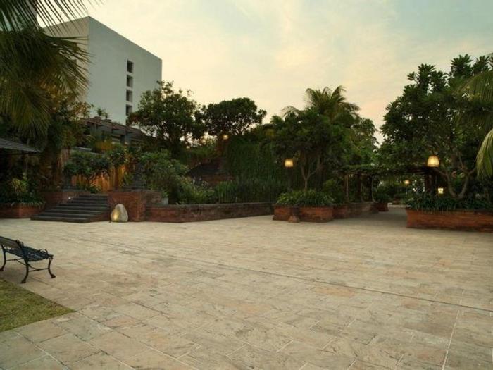 Hotel Bumi Surabaya City Resort - Bild 1