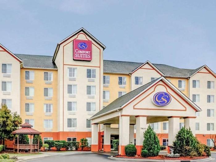 Hotel Comfort Suites Concord - Bild 1