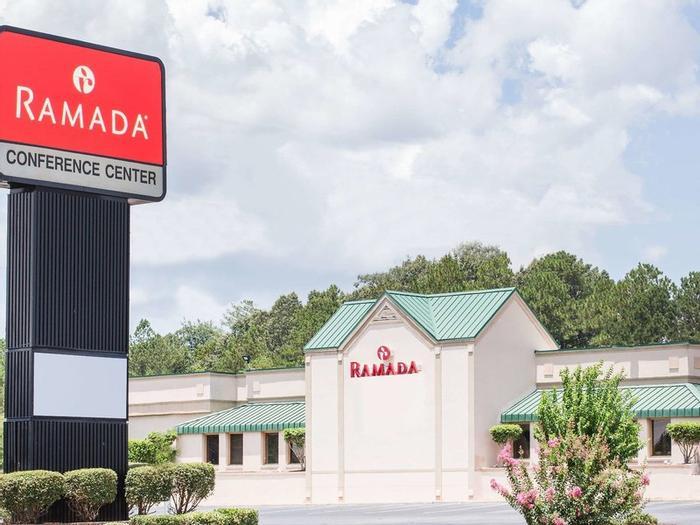 Hotel Ramada by Wyndham & Suites Warner Robins - Bild 1