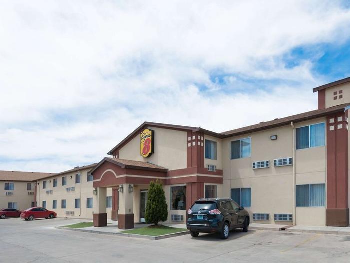 Hotel Super 8 by Wyndham Bernalillo - Bild 1