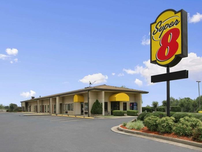 Hotel Super 8 by Wyndham Tupelo Airport - Bild 1