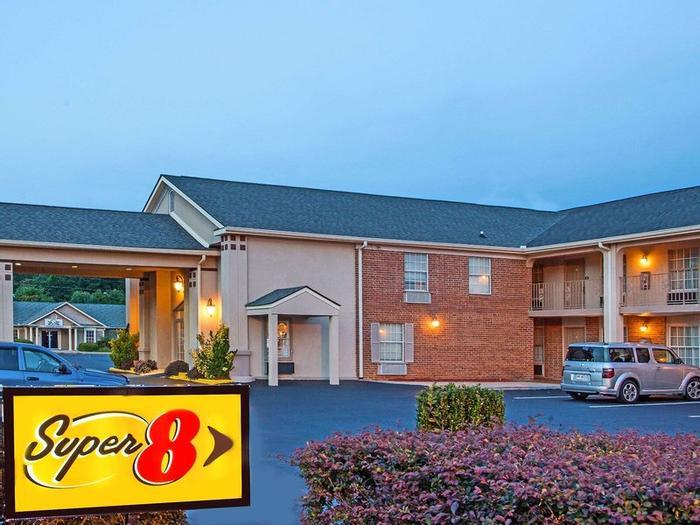 Hotel Super 8 by Wyndham Covington - Bild 1