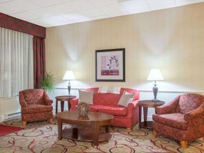 Hotel Ramada by Wyndham Ellsworth / Bar Harbor - Bild 2