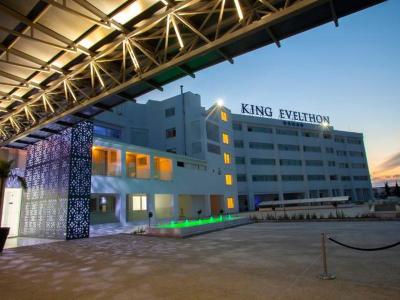 King Evelthon Beach Hotel and Resort - Bild 2