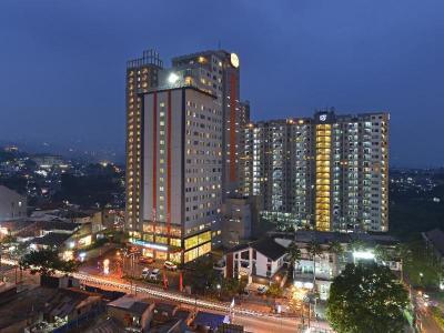 HARRIS Hotel & Convention Ciumbuleuit Bandung - Bild 3