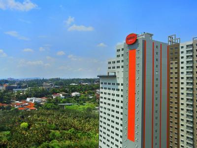 HARRIS Hotel & Convention Ciumbuleuit Bandung - Bild 2