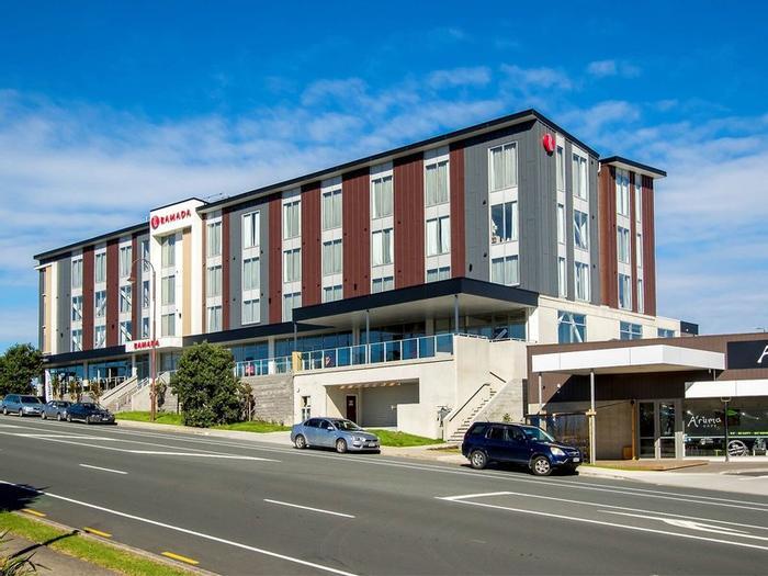 Ramada Suites by Wyndham Albany - Bild 1