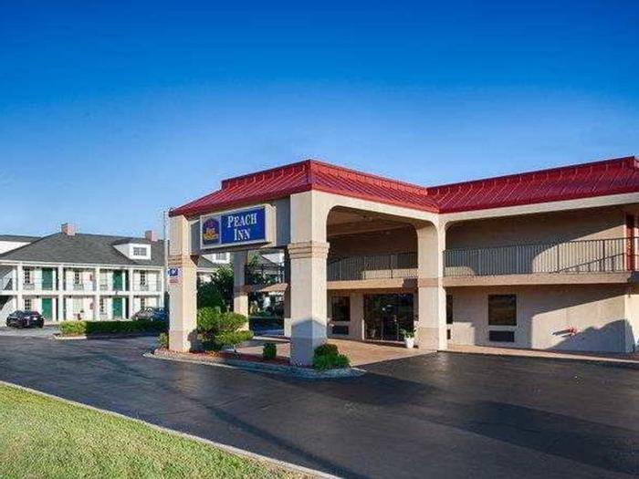 Days Inn & Suites by Wyndham Warner Robins Near Robins AFB - Bild 1