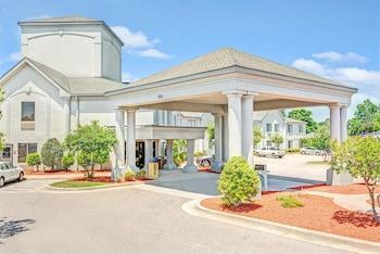 Hotel Days Inn by Wyndham Louisburg - Bild 1