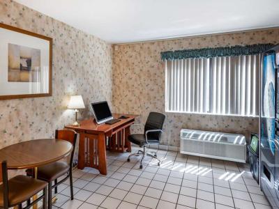 Hotel Econo Lodge Inn & Suites - Bild 4