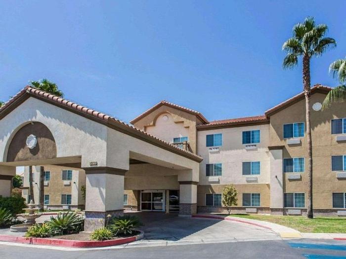 Hotel Comfort Suites Bakersfield - Bild 1