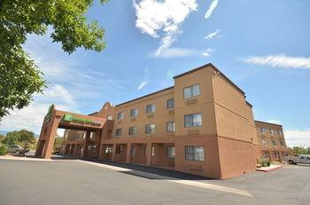 Hotel Ramada by Wyndham Santa Fe - Bild 3