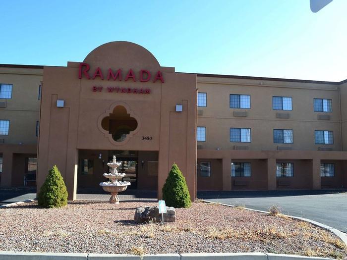 Hotel Ramada by Wyndham Santa Fe - Bild 1