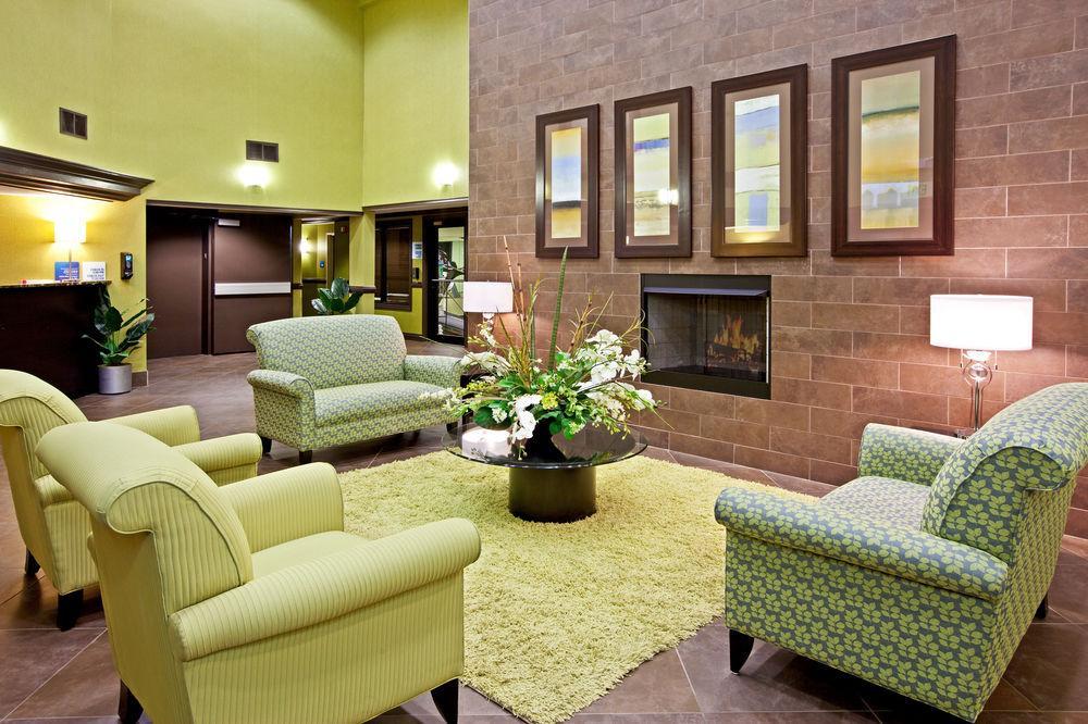 Holiday Inn Express & Suites Madison - Bild 1