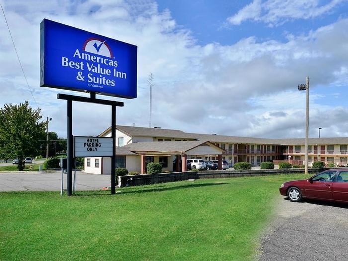 Americas Best Value Inn & Suites Russellville - Bild 1
