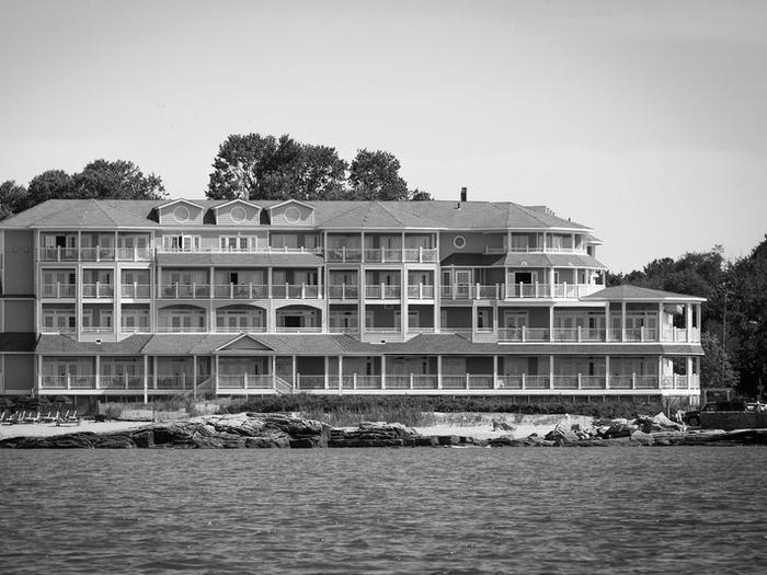 Madison Beach Hotel, Curio Collection by Hilton - Bild 1