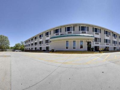 Hotel Super 8 by Wyndham Iowa City/Coralville - Bild 2