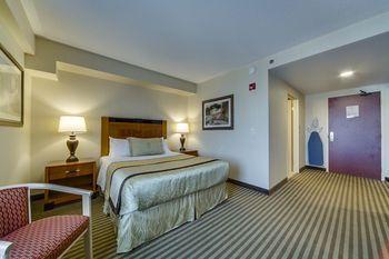 Hotel Monte Carlo Inn - Barrie Suites - Bild 5