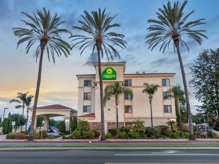 La Quinta Inn & Suites by Wyndham NE Long Beach/Cypress - Bild 1