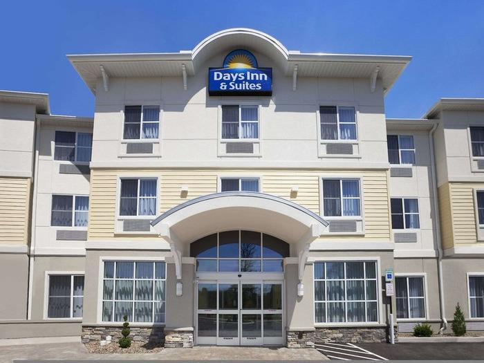 Hotel Days Inn & Suites by Wyndham Altoona - Bild 1