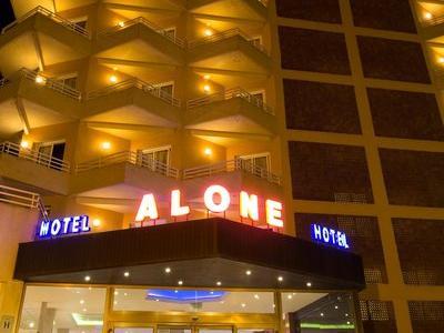 Hotel Alone - Bild 3