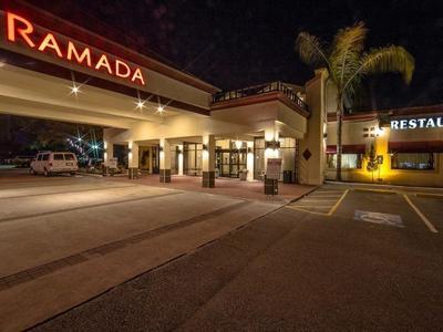 Hotel Ramada by Wyndham Houston Intercontinental Airport East - Bild 2