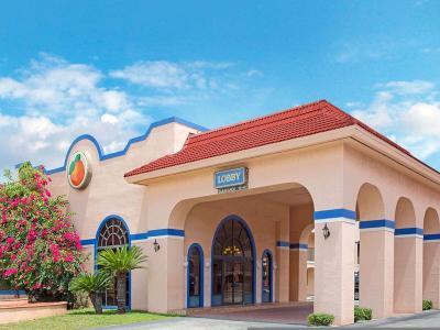 Hotel Travelodge Suites by Wyndham Kissimmee Orange - Bild 2