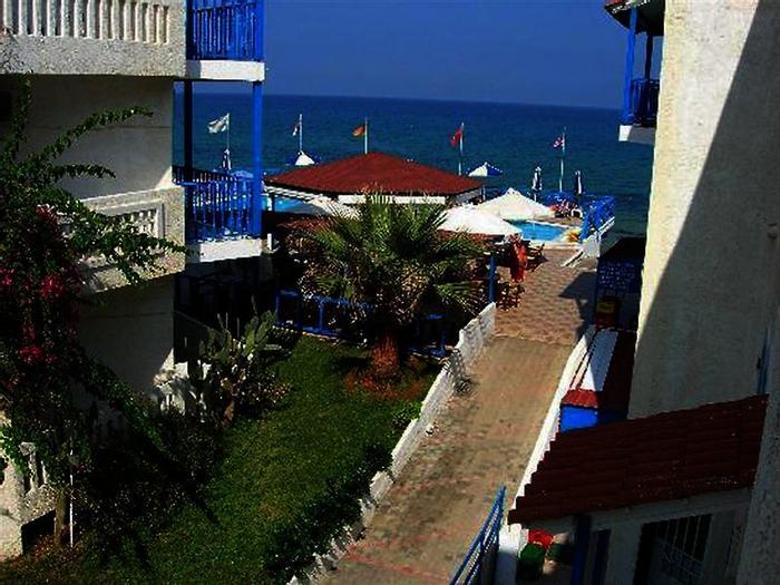 Christiana Beach Hotel - Bild 1