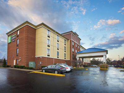 Hotel Holiday Inn Express & Suites Columbus Airport - Bild 2