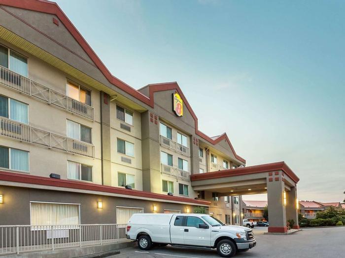 Hotel Super 8 by Wyndham Abbotsford BC - Bild 1