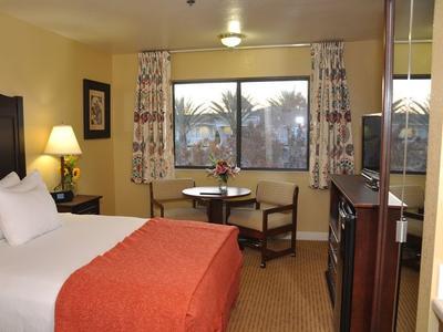 Hotel Oxford Suites Redding - Bild 4