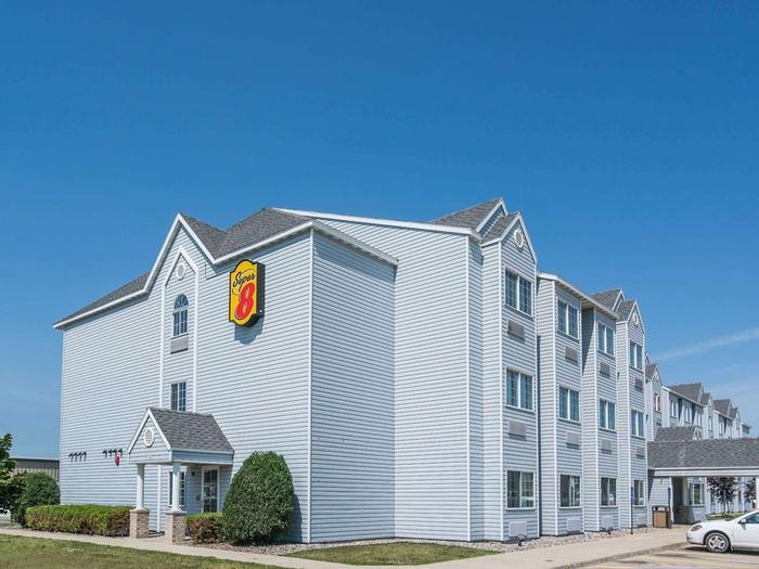 Hotel Super 8 by Wyndham Fargo Airport - Bild 1