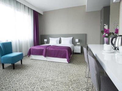 Hotel Radisson RED Belgrade - Bild 4