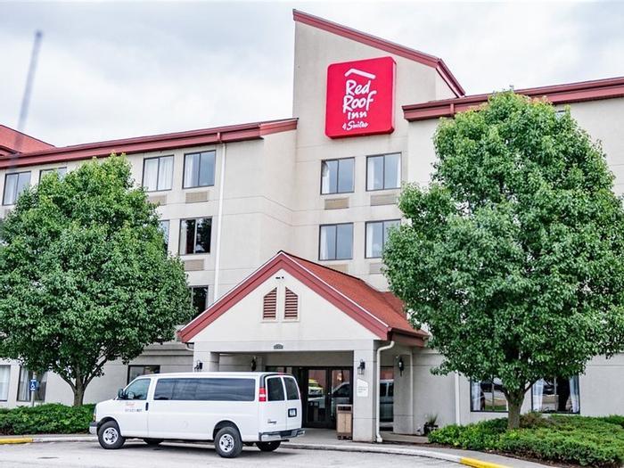 Hotel Red Roof Inn & Suites Airport - Bild 1