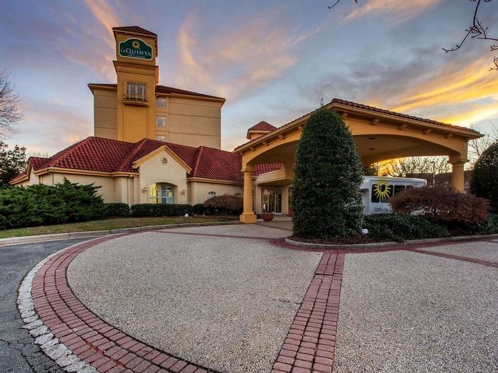 La Quinta Inn & Suites by Wyndham Greensboro NC - Bild 1