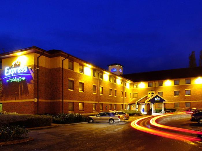Holiday Inn Express Taunton M5, Jct 25 - Bild 1